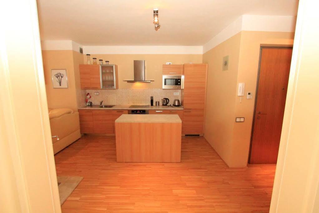 Luxury Apartment River Diamond Residence Praha Bagian luar foto
