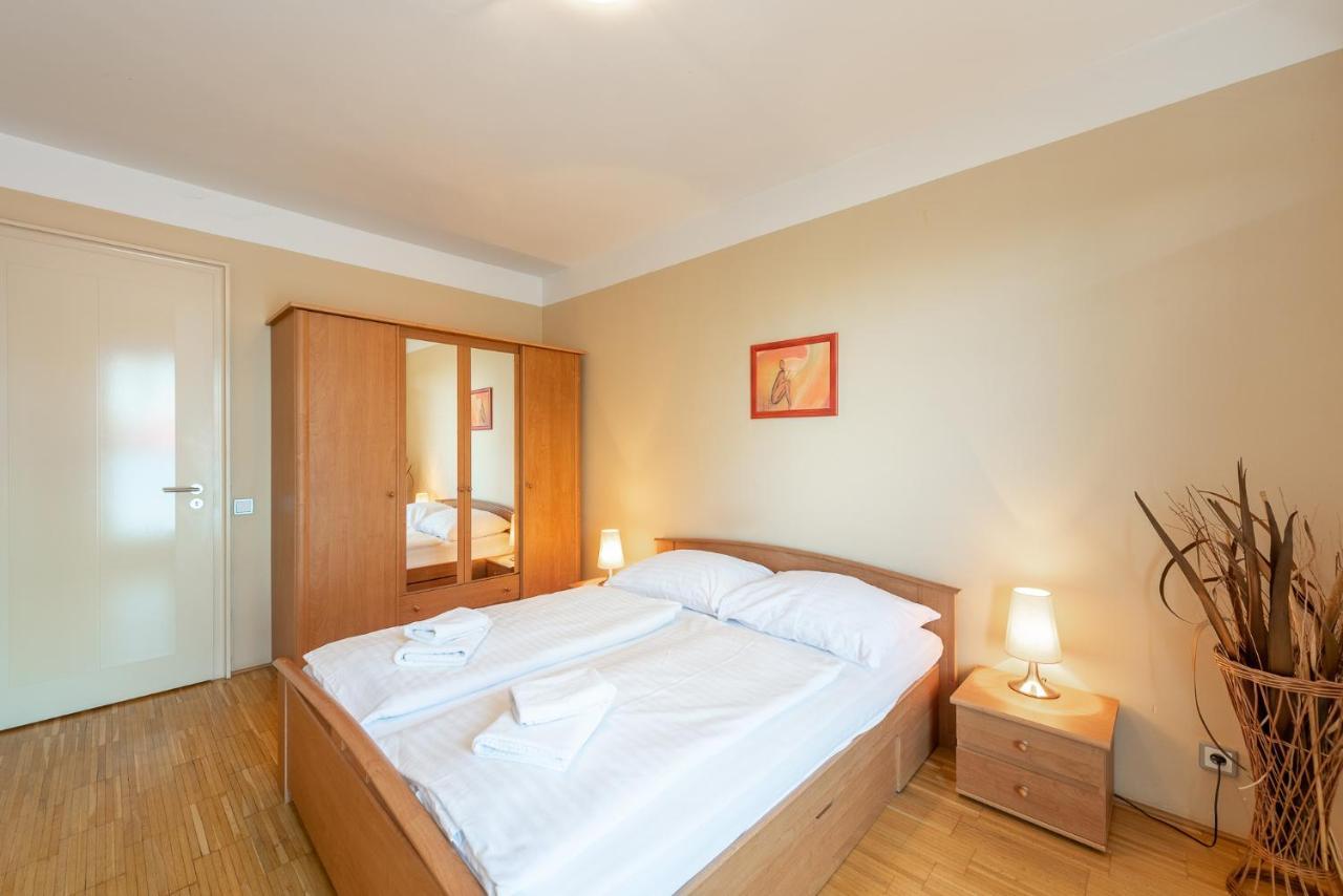 Luxury Apartment River Diamond Residence Praha Bagian luar foto
