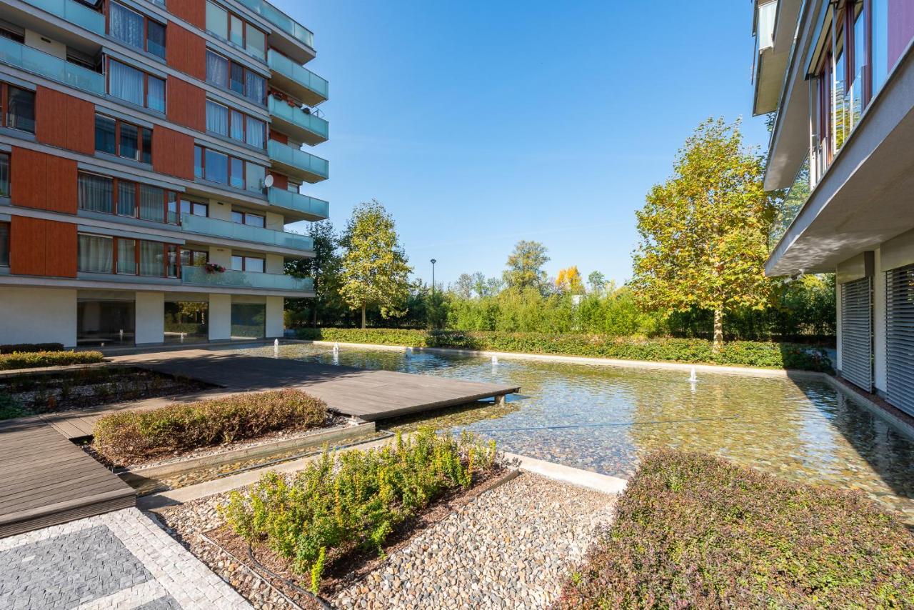 Luxury Apartment River Diamond Residence Praha Bagian luar foto